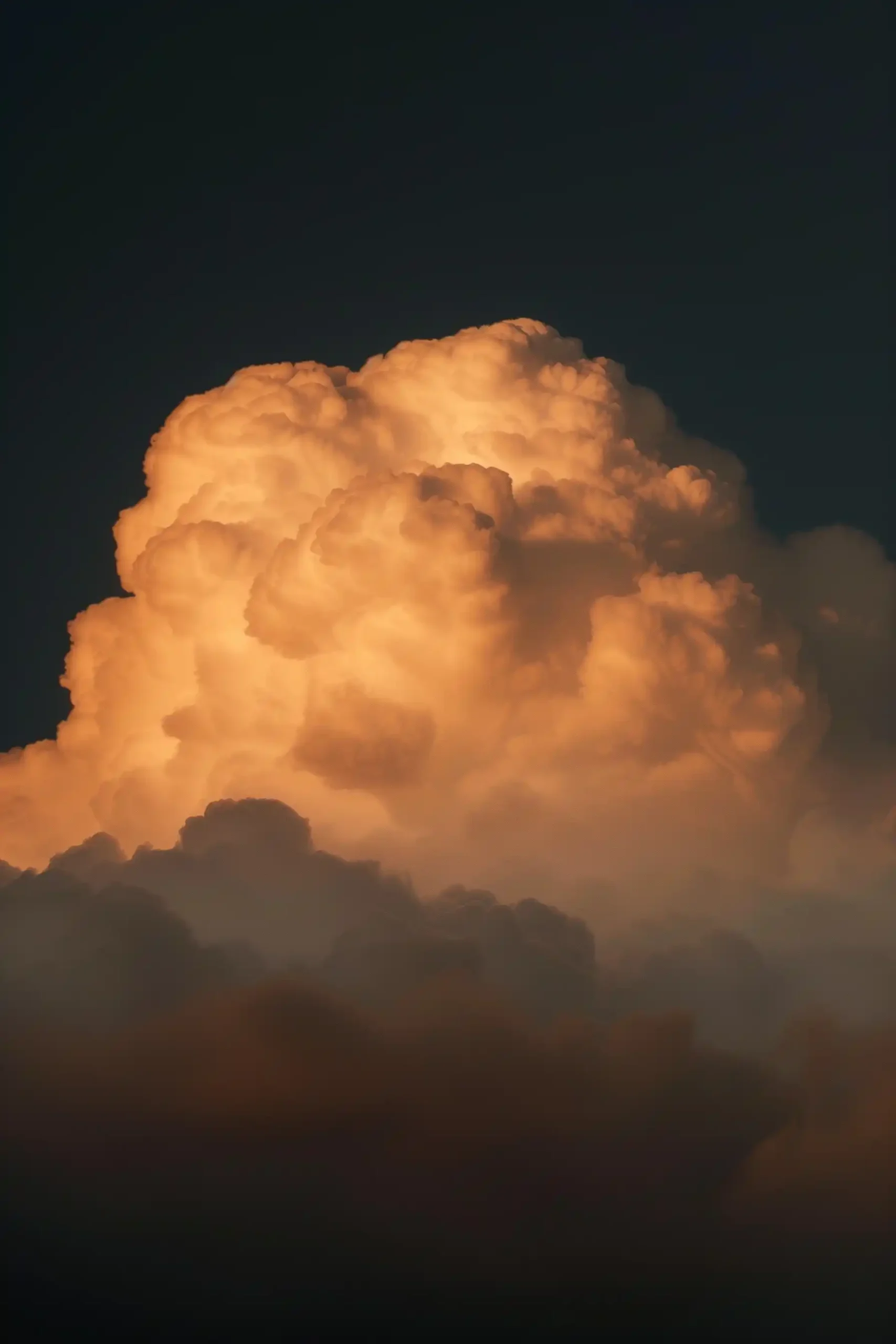 Golden Sunset Cloudscape Midjourney提示词