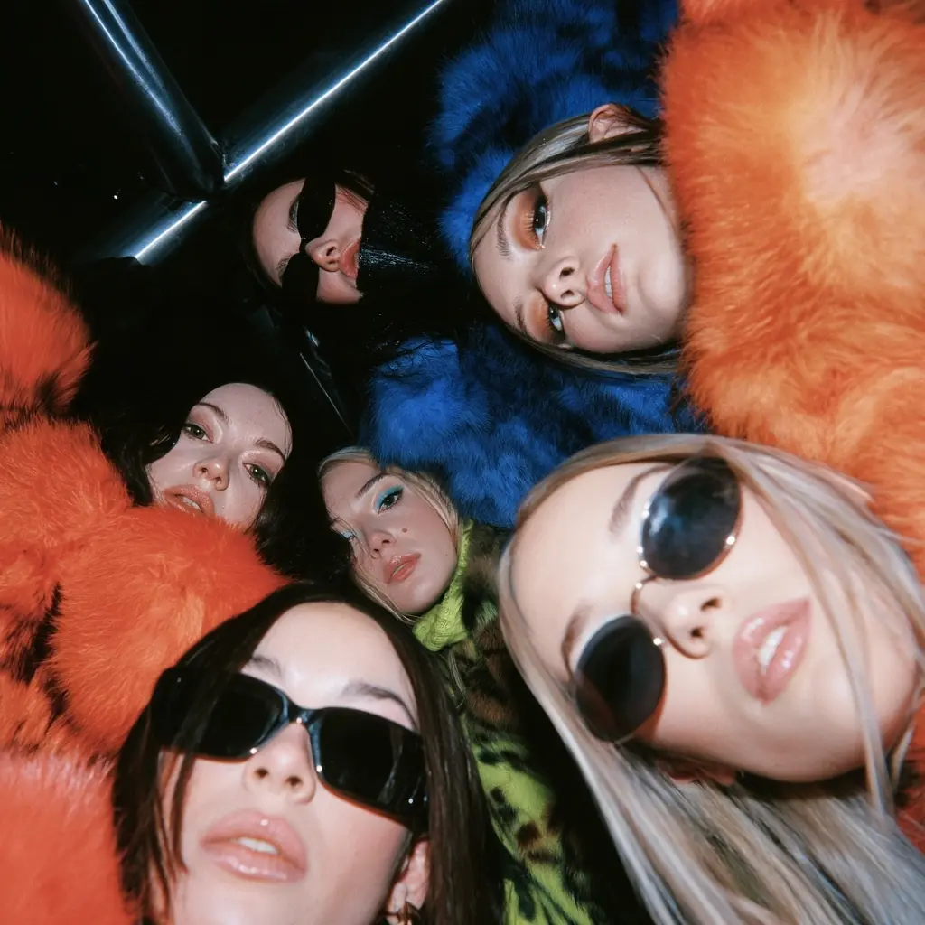 2000s Fur Coat Album Midjourney提示词