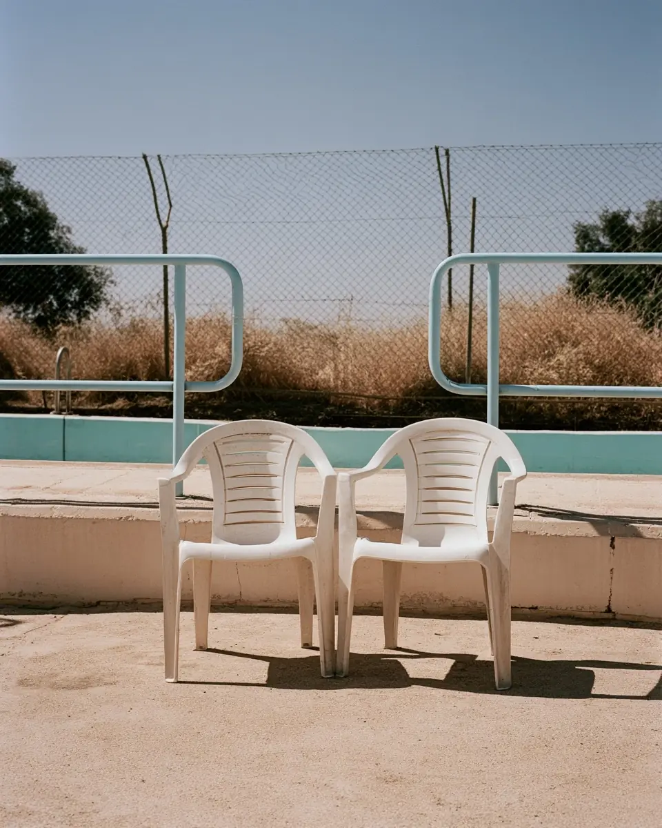 Film Kibbutz Poolside Photography Midjourney提示词