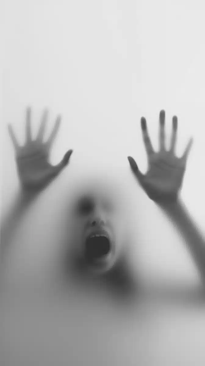 Eerie Hands Behind Glass Midjourney提示词
