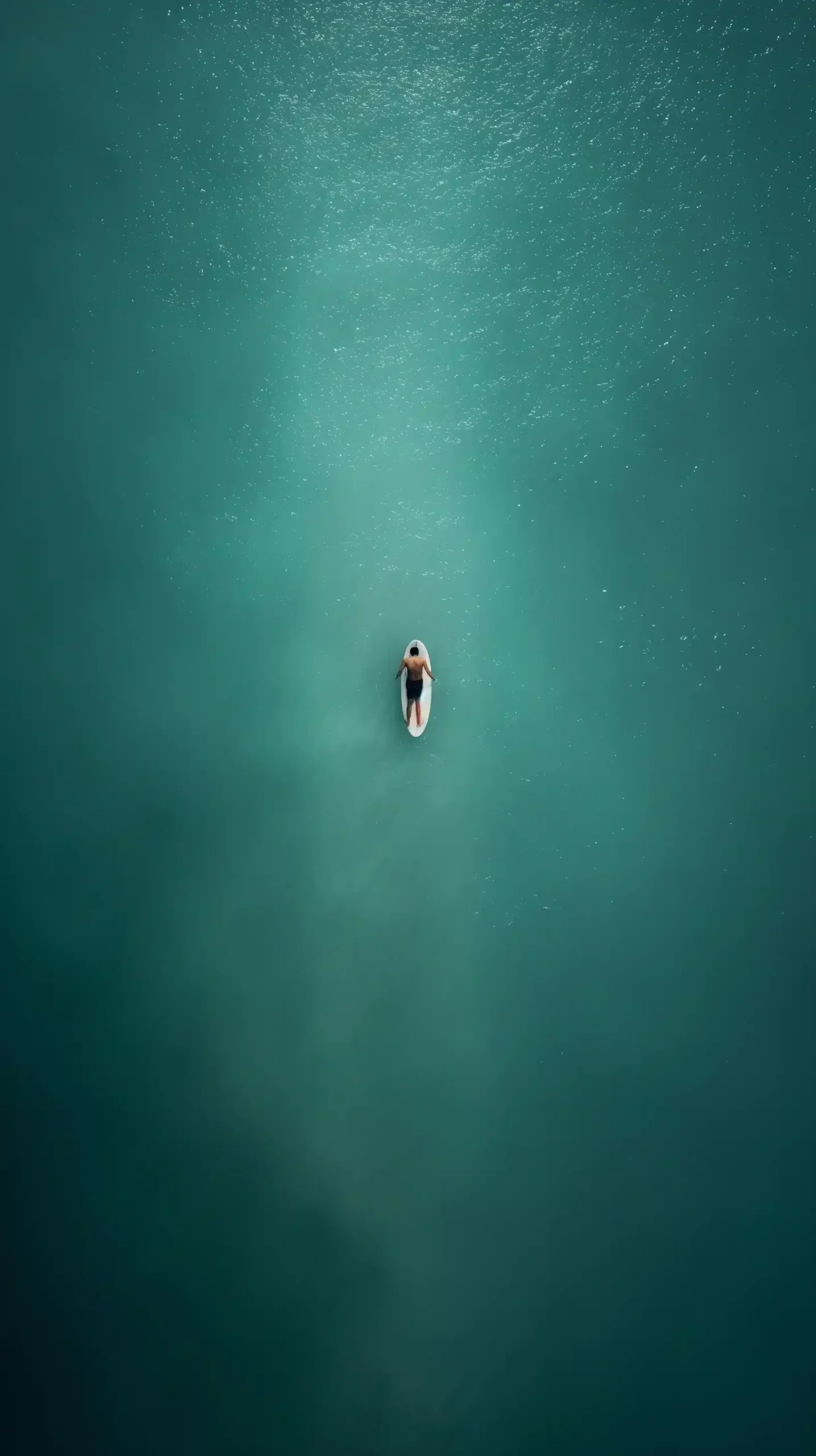 Minimalist Beach Aerial Midjourney提示词