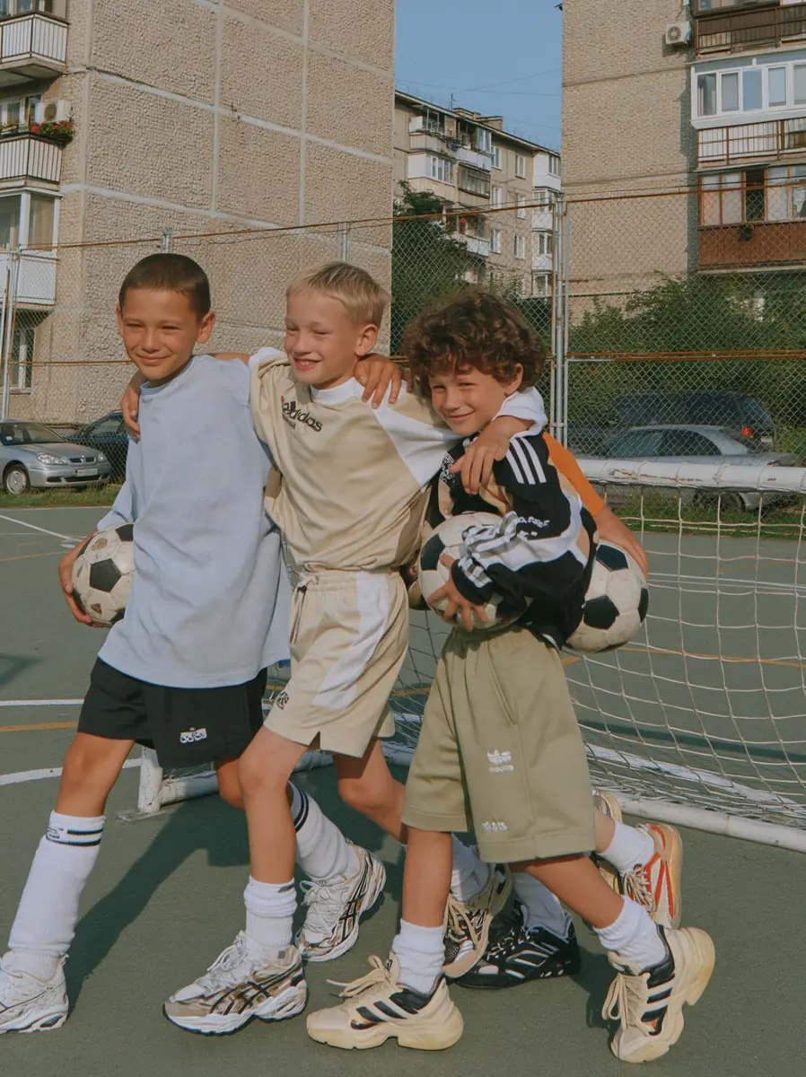 Urban Football Kids Photography Midjourney提示词
