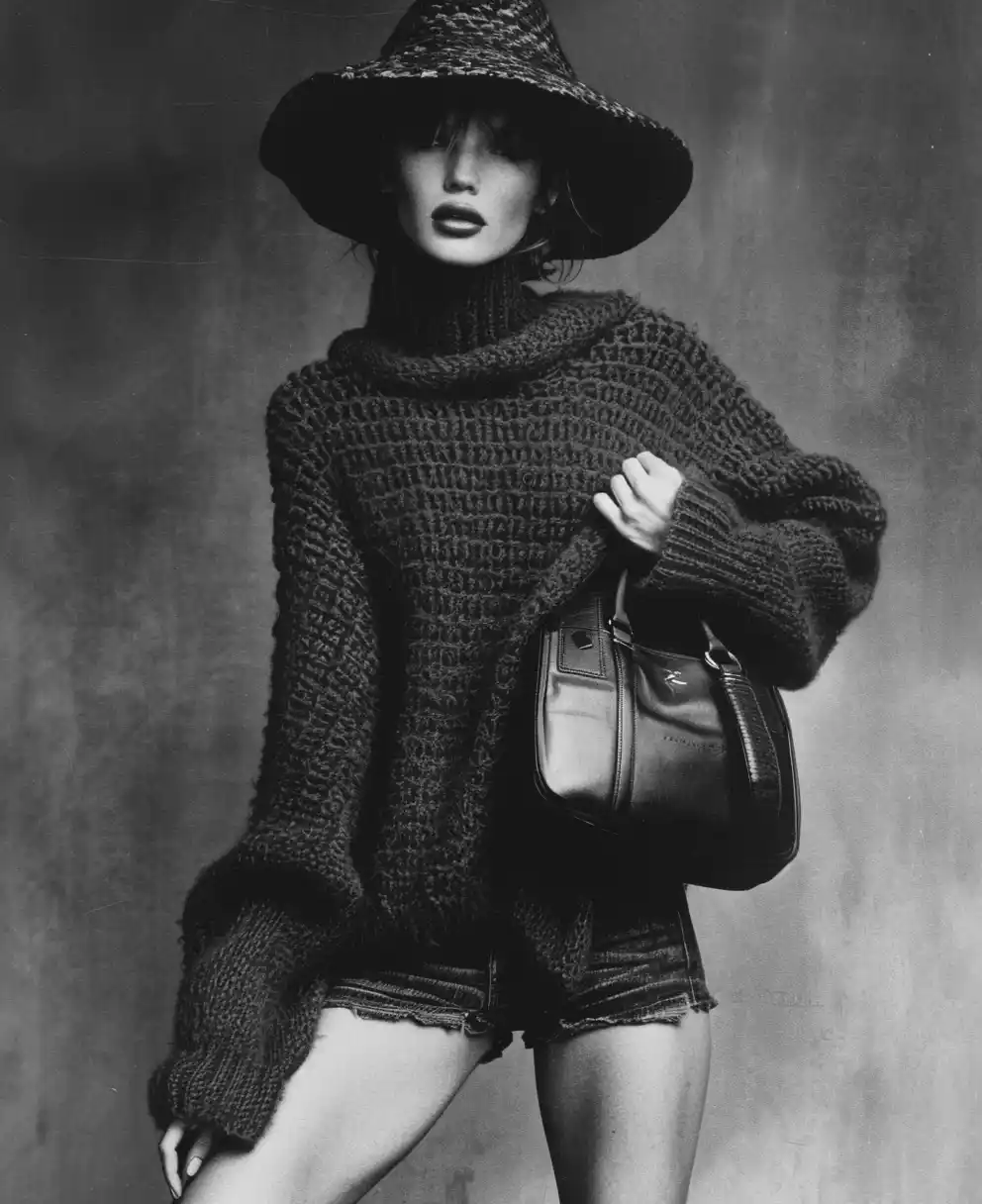 Monochrome Kate Newton Midjourney提示词