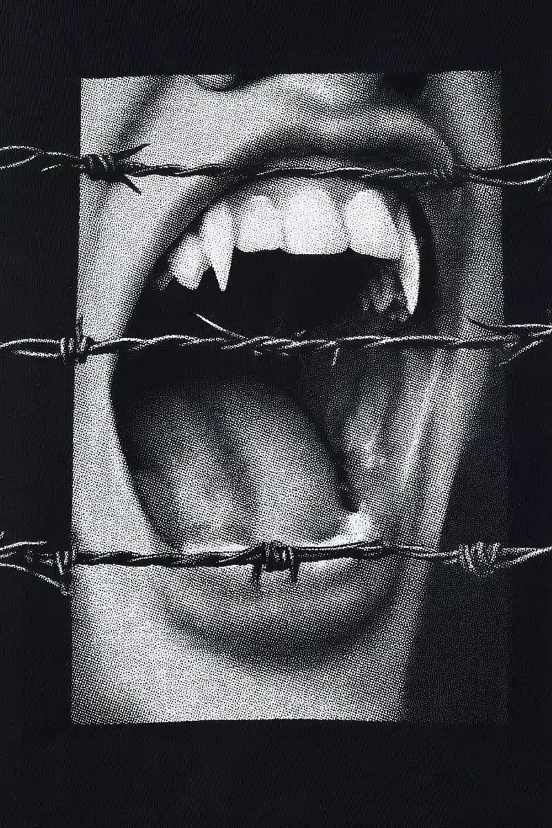 Fanged Mouth with Barbed Wire Midjourney提示词