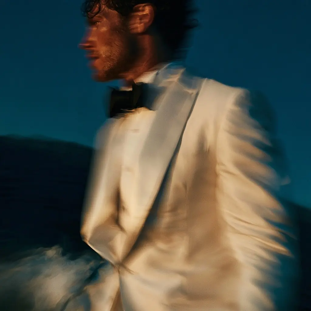 Distorted Man in Tuxedo Midjourney提示词