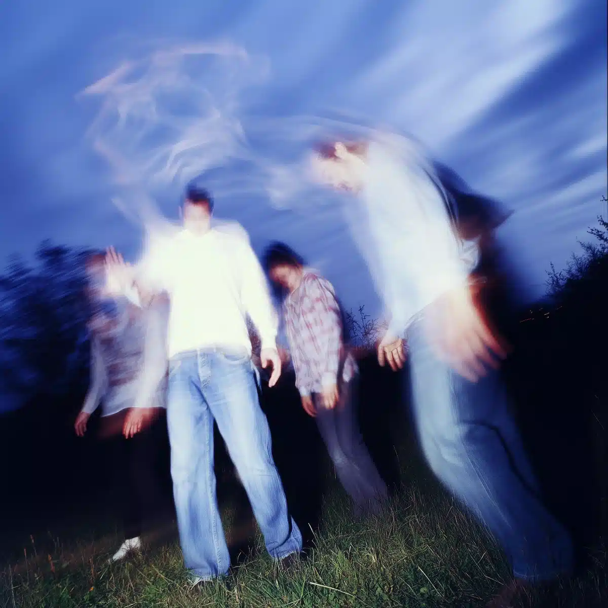Ethereal Cult Levitation Photo Midjourney提示词