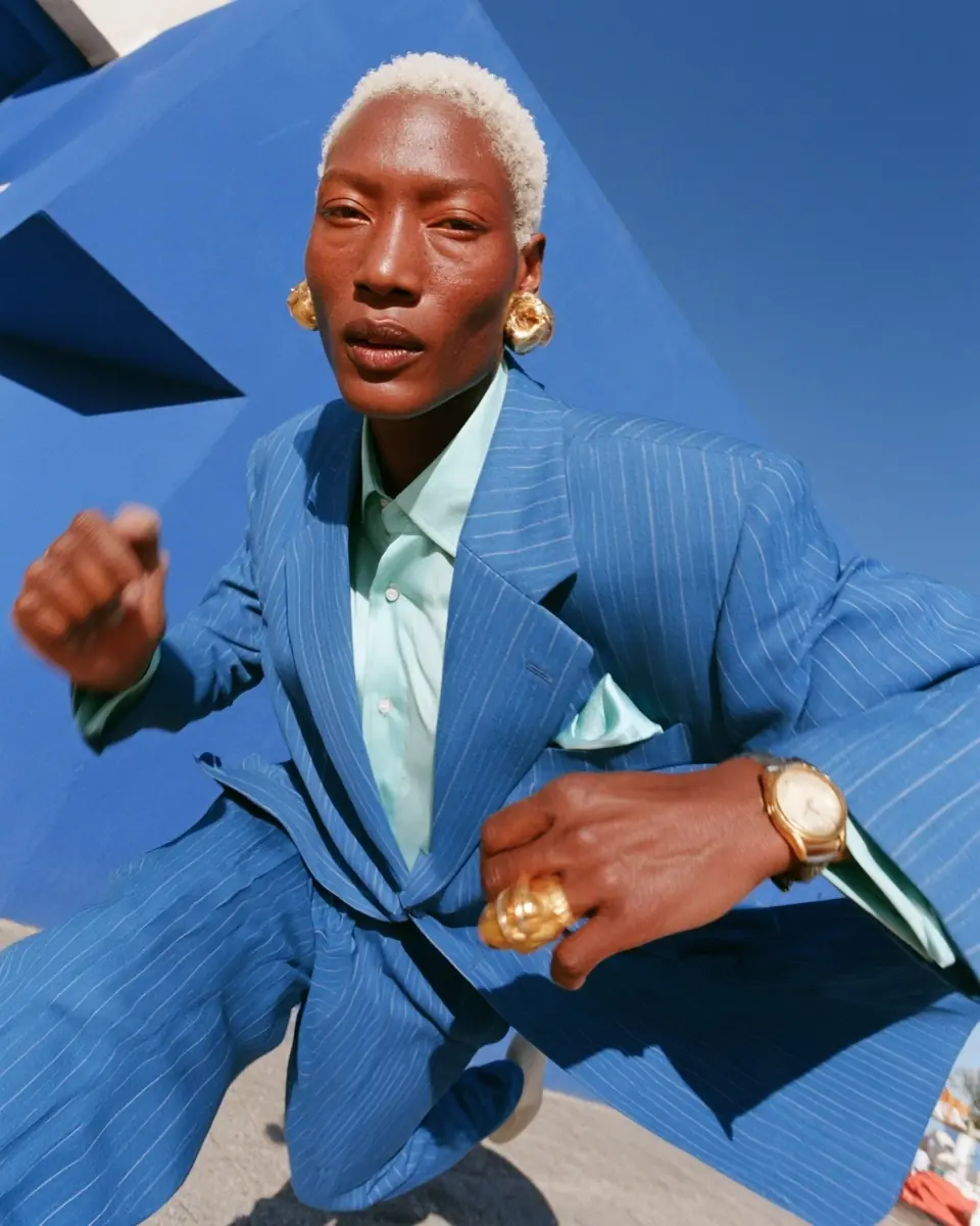 Editorial Cobalt Suit Fashion Midjourney提示词