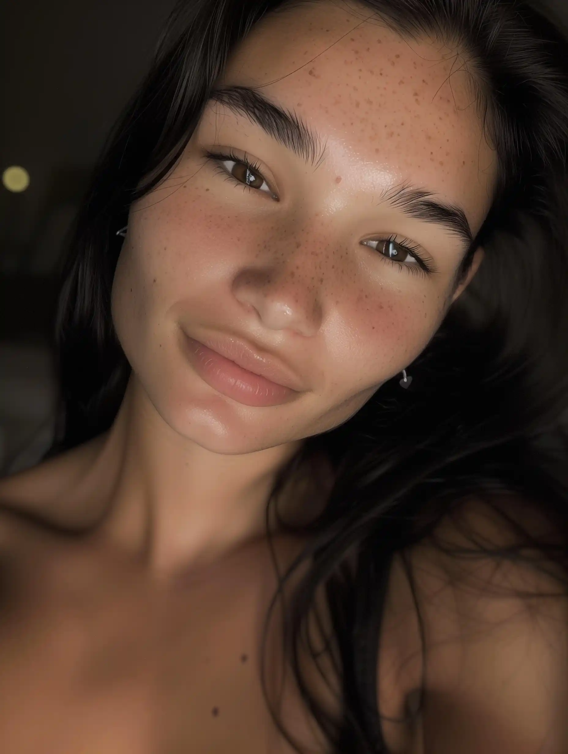 Snapchat Selfie Young Woman Midjourney提示词