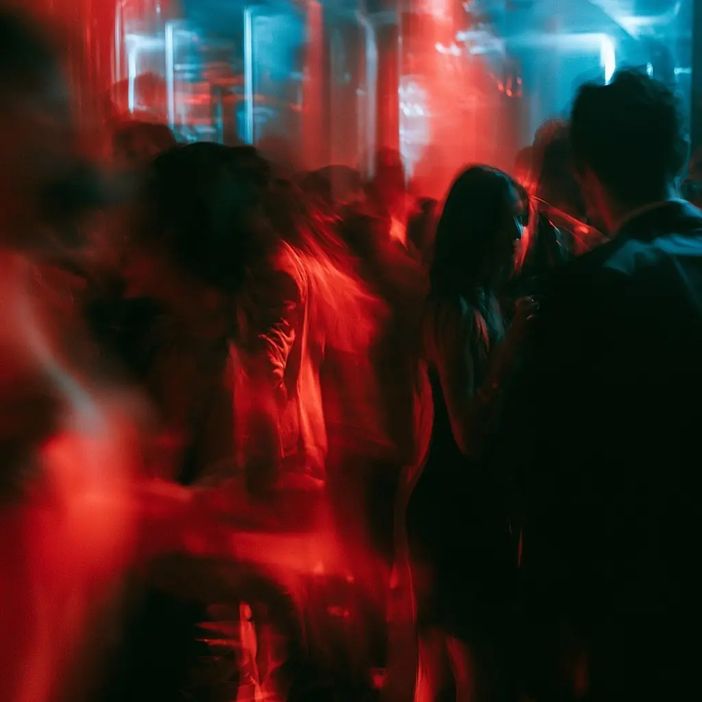 Blurred Nightclub Party Photography Midjourney提示词