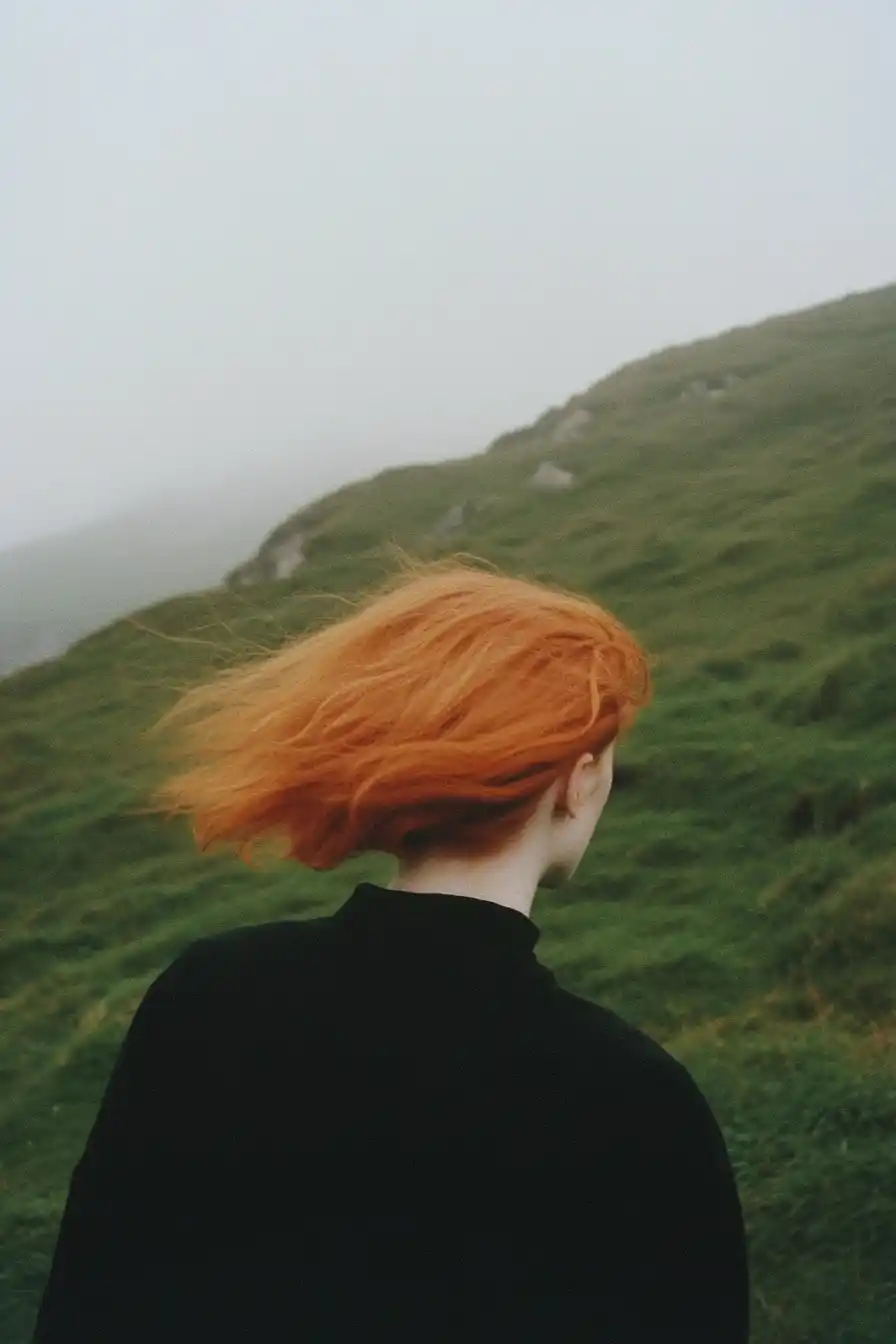 Orange Hair Model Hilltop Midjourney提示词