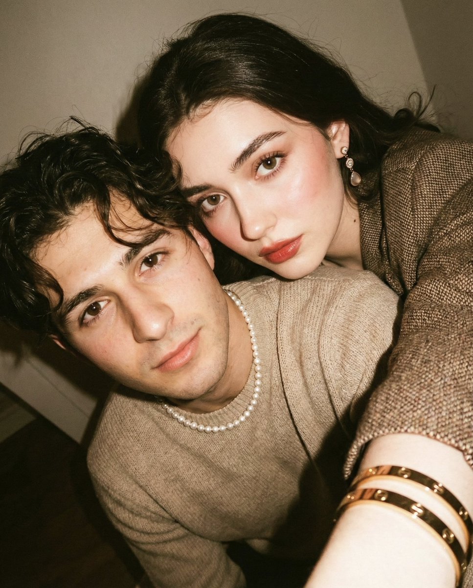 Intimate Couple Portrait: Warm Fashion with Pearls Nano Banana提示词