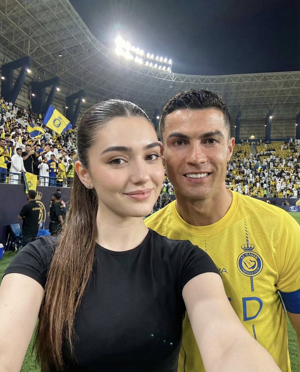 Cristiano Ronaldo Selfie with Fan at Stadium - Sports Action Nano Banana提示词