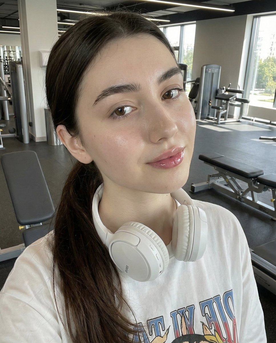 Young Woman in Gym Selfie with Headphones - Fitness Portrait Nano Banana提示词